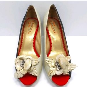 POETIC LICENSE 2-Toned Peep Toe Pumps EUC